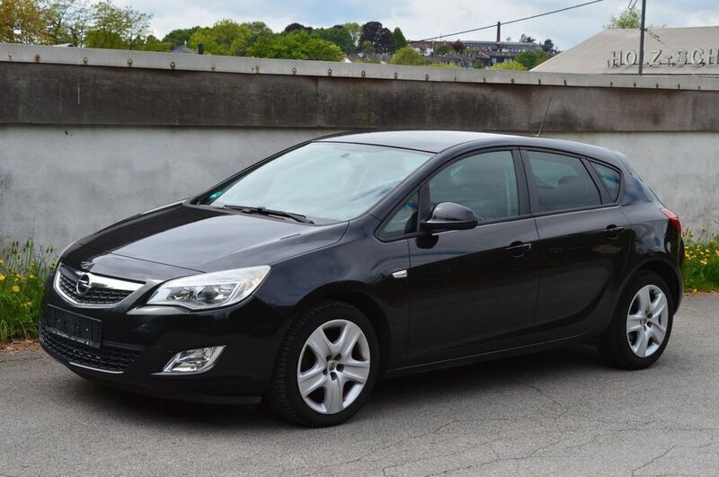 Schwarz Gebraucht 2011 Opel Astra Design Edition Limousine | 3.990 € (Fairer Preis) - Bild 1/4