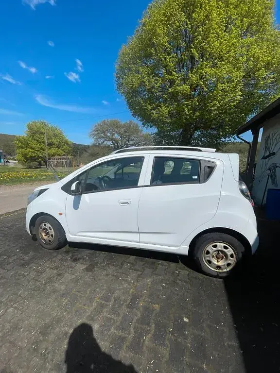 Używany Chevrolet Spark LS 68 KM (50 kW) 2011 Biały Hatchback