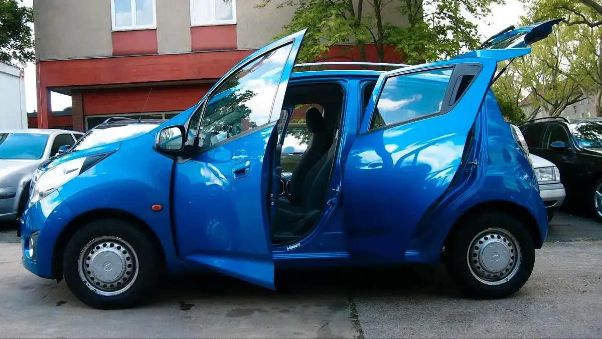 Gebraucht Chevrolet Spark 85 PS (62 kW) 2011 Blau Kleinwagen