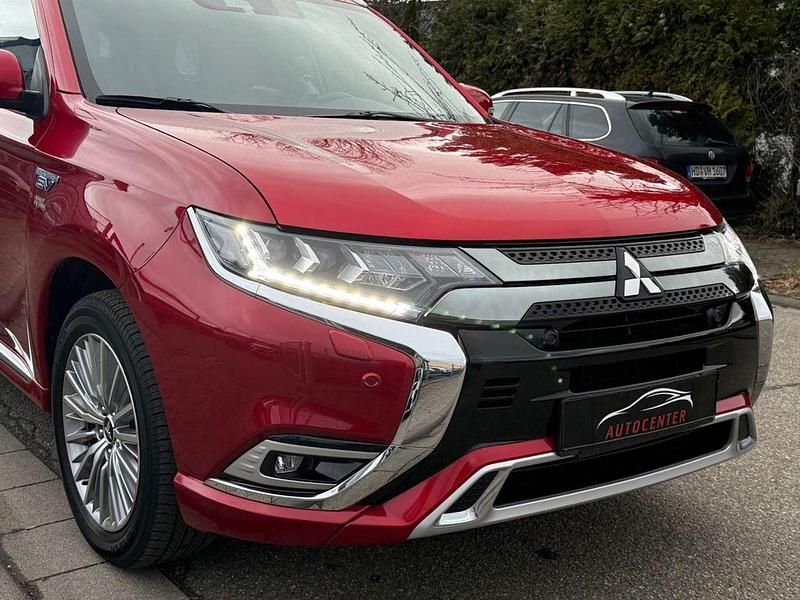 Gebraucht Mitsubishi Outlander P-HEV Top 224 PS (164 kW) 2021 Rot SUV