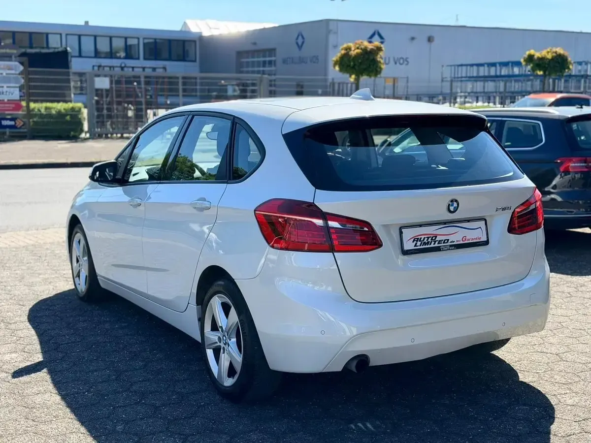 Gebraucht BMW 218 Active Tourer Performance 136 PS (100 kW) 2015 Weiß Van / Kleinbus