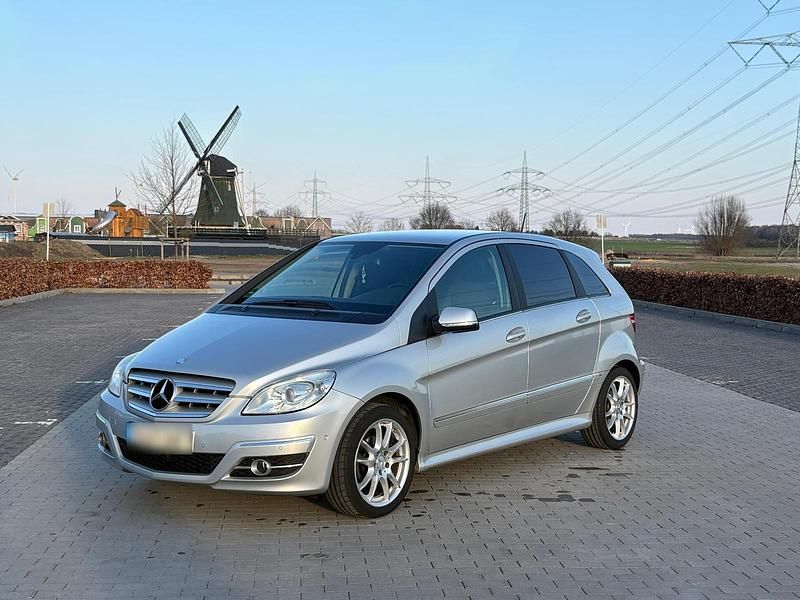 Gebraucht Mercedes B160 95 PS (69 kW) 2010 Silber Van / Kleinbus