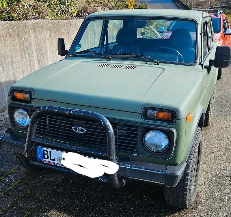Grün Gebraucht 2009 Lada niva SUV | 5.800 € (Fairer Preis) - Bild 1/2