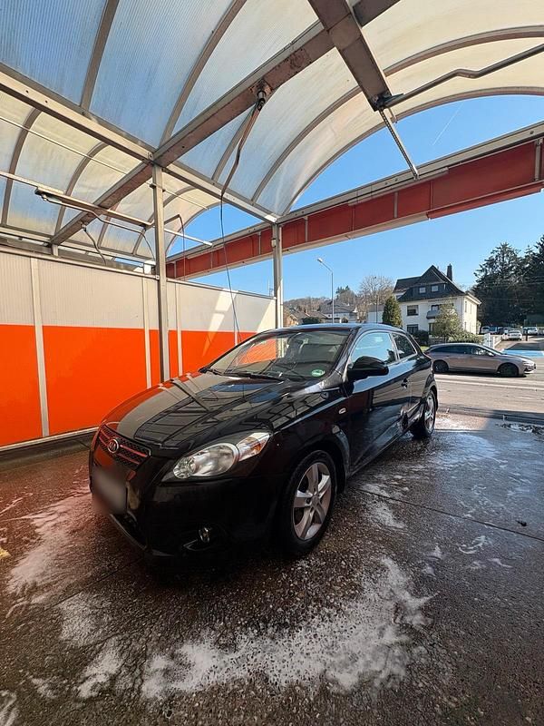 Gebraucht Kia Ceed 109 PS (80 kW) 2009 Schwarz Kleinwagen