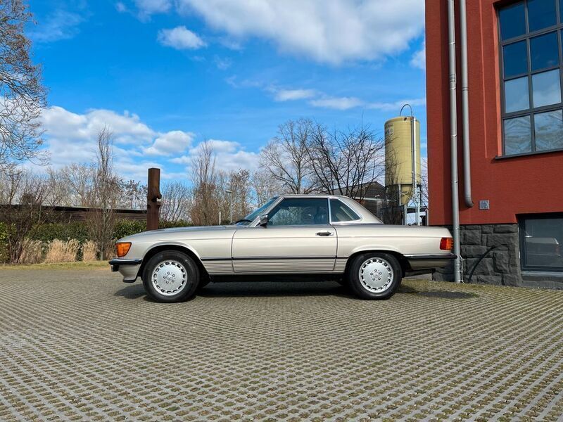 Gebraucht Mercedes 560 227 PS (166 kW) 1987 Beige Cabrio