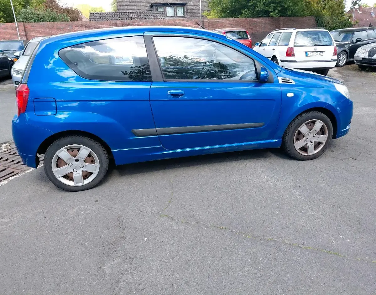 Używany Chevrolet Aveo 73 KM (53 kW) 2010 Niebieski Hatchback