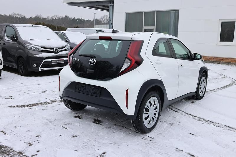 Gebraucht Toyota Aygo X Play 72 PS (52 kW) 2022 Weiß SUV