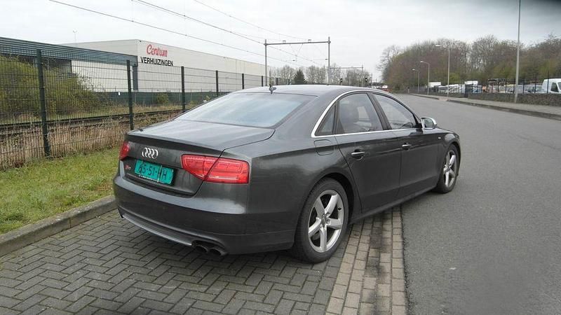 Gebraucht Audi S8 519 PS (381 kW) 2013 Grau Limousine