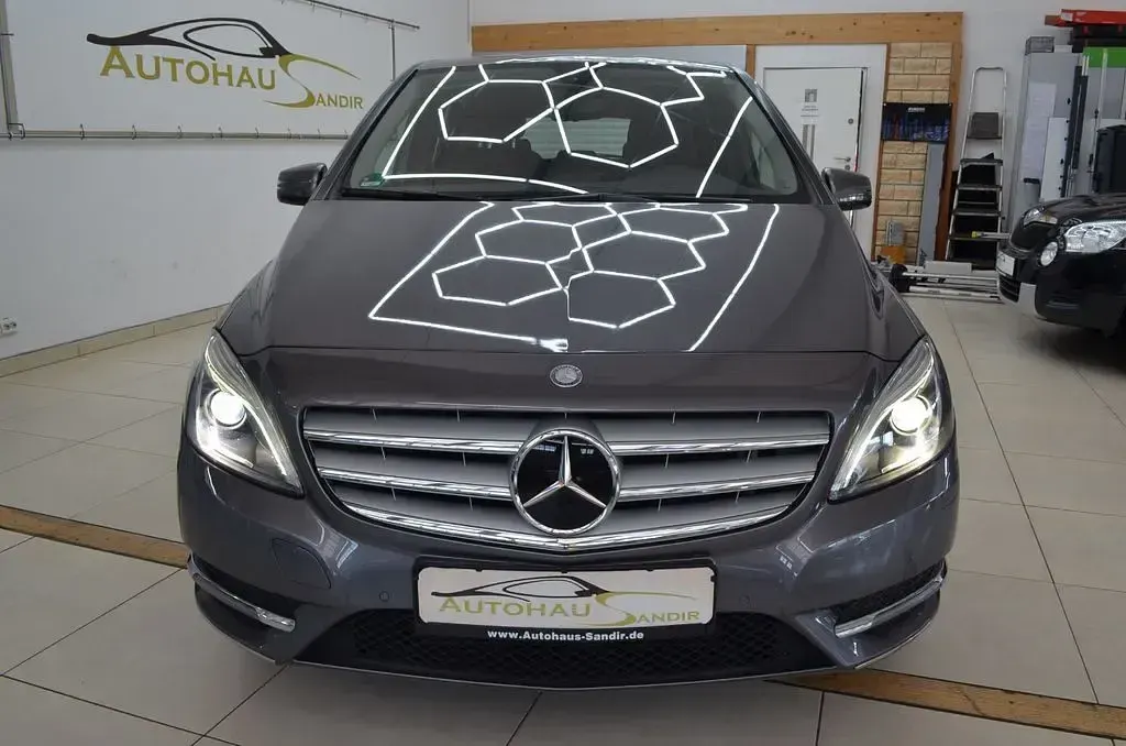 Gebraucht Mercedes B180 122 PS (89 kW) 2013 Grau Kleinwagen