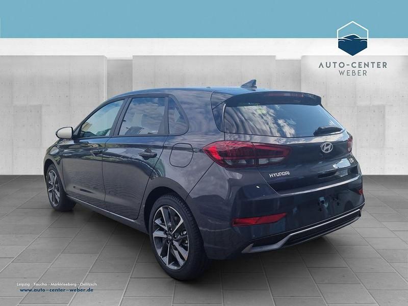 Neu Hyundai i30 Advantage 140 PS (102 kW) 2026 Ecotronic grey Limousine