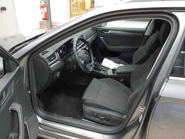 Gebraucht Skoda Superb 218 PS (160 kW) 2023 Graphitegrau metallic Kombi