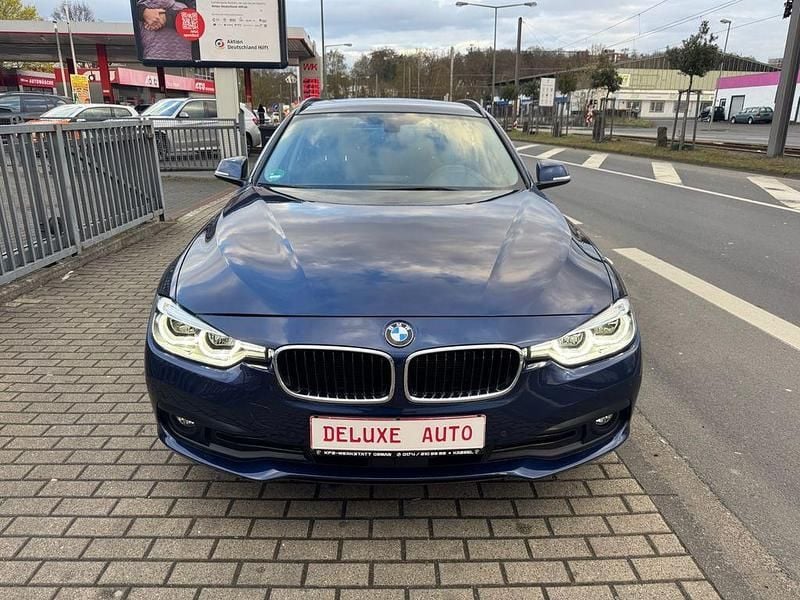 Gebraucht BMW 320 Advantage 190 PS (139 kW) 2018 Blau Kombi