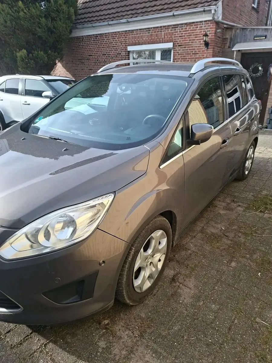Gebraucht Ford Grand C-Max 115 PS (84 kW) 2012 Braun Van / Kleinbus