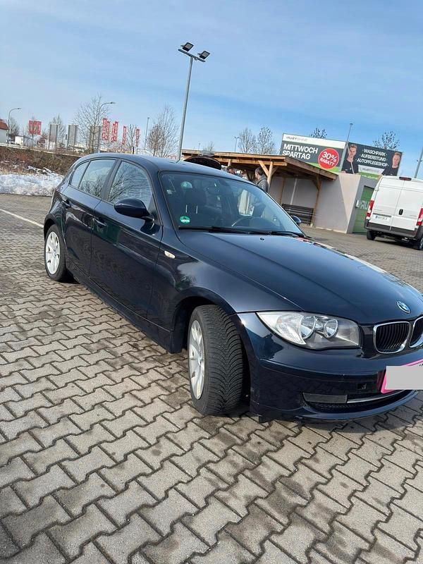 Gebraucht BMW 116 122 PS (89 kW) 2009 Schwarz Kleinwagen