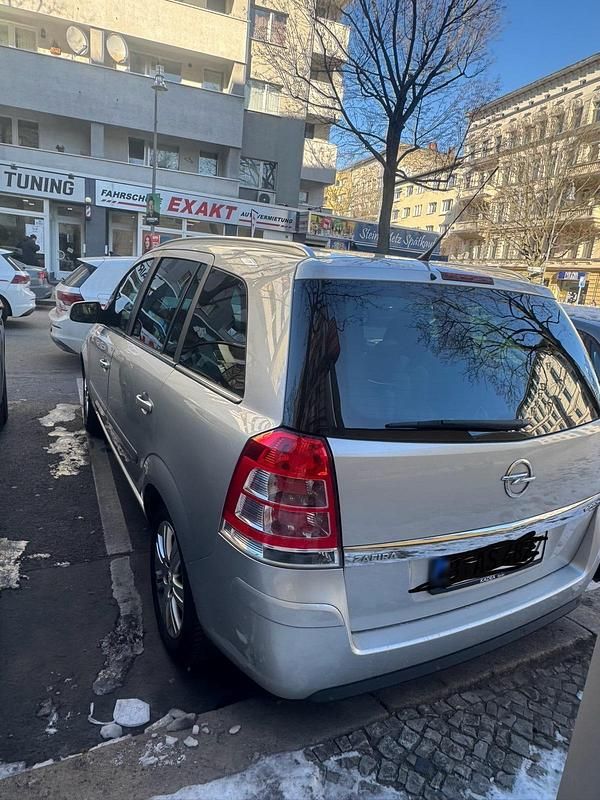 Gebraucht Opel Zafira 125 PS (91 kW) 2012 Silber Van / Kleinbus