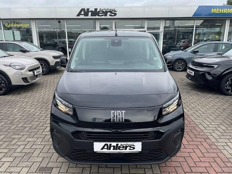 Neu Fiat Doblò 131 PS (96 kW) 2025 Schwarz Van / Kleinbus