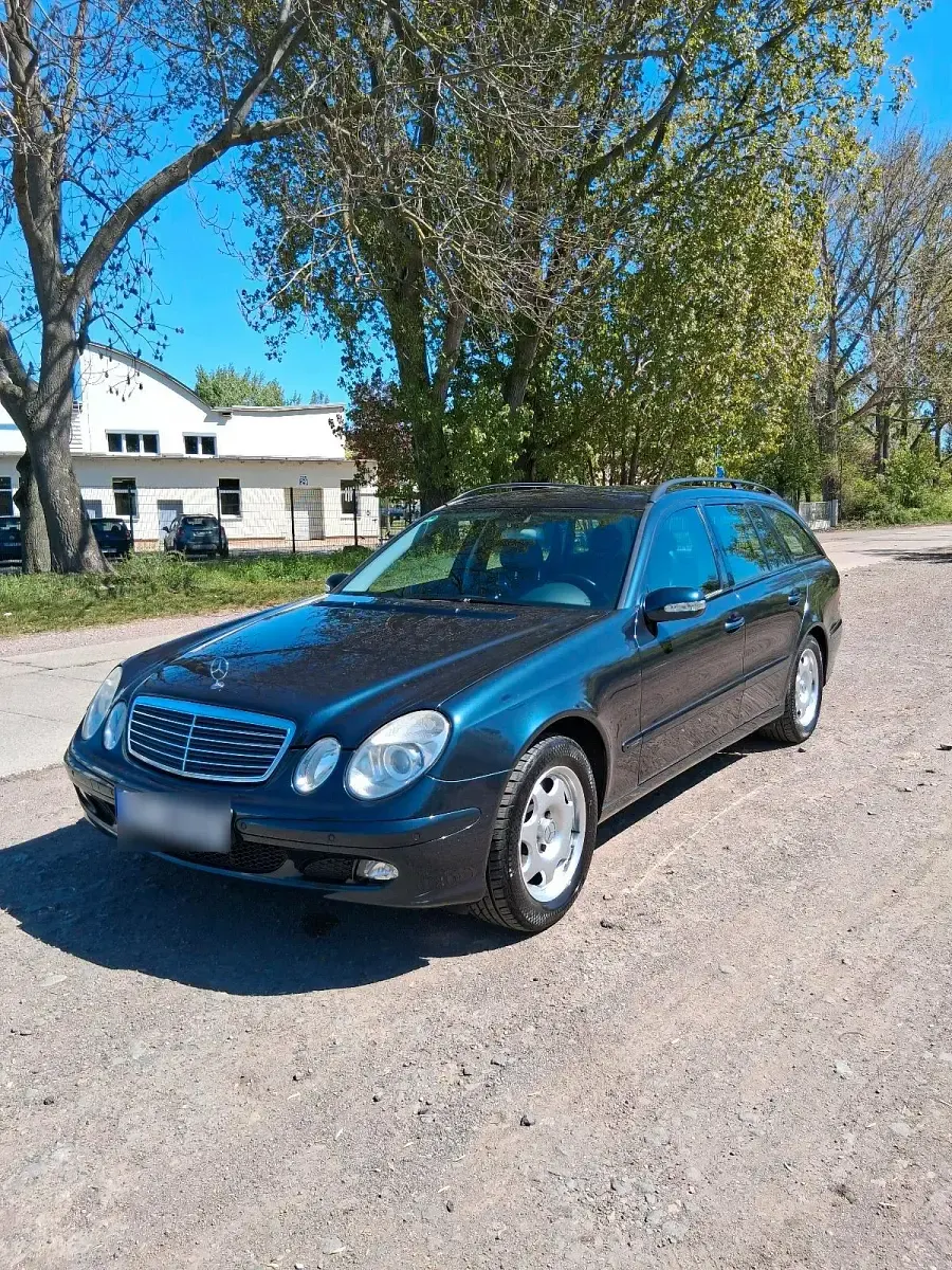 Second-hand Mercedes E200 163 CP (119 kW) 2005 Negru Break