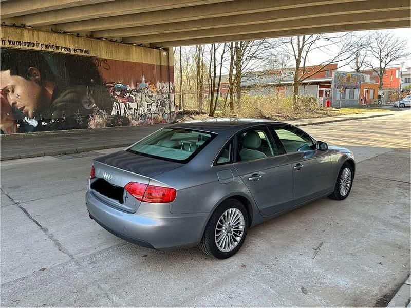 Gebraucht Audi A4 Sport 120 PS (88 kW) 2010 Grau Limousine