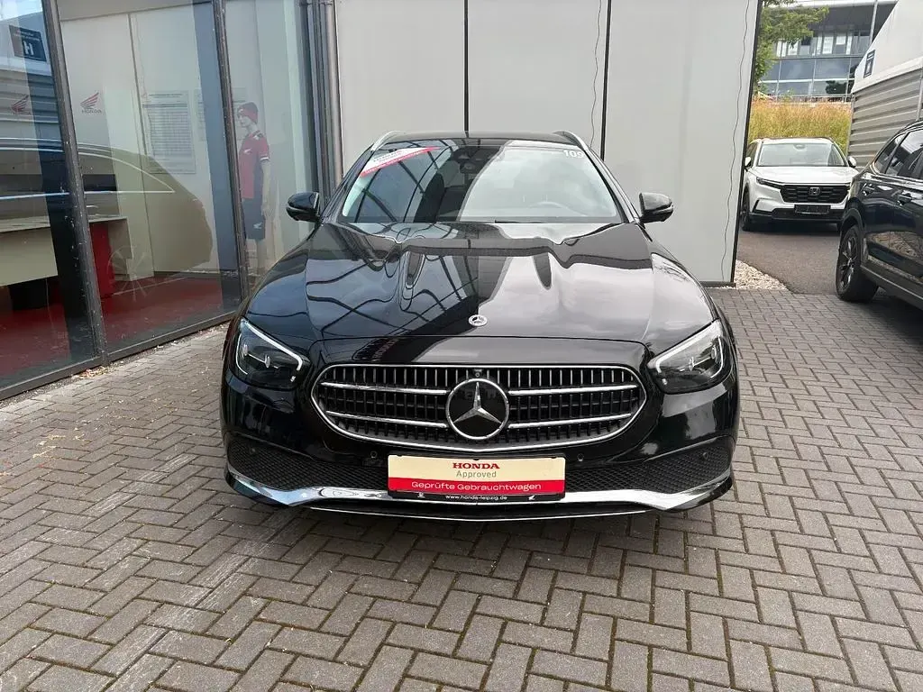 Gebraucht Mercedes E300 194 PS (142 kW) 2022 Schwarz Kombi