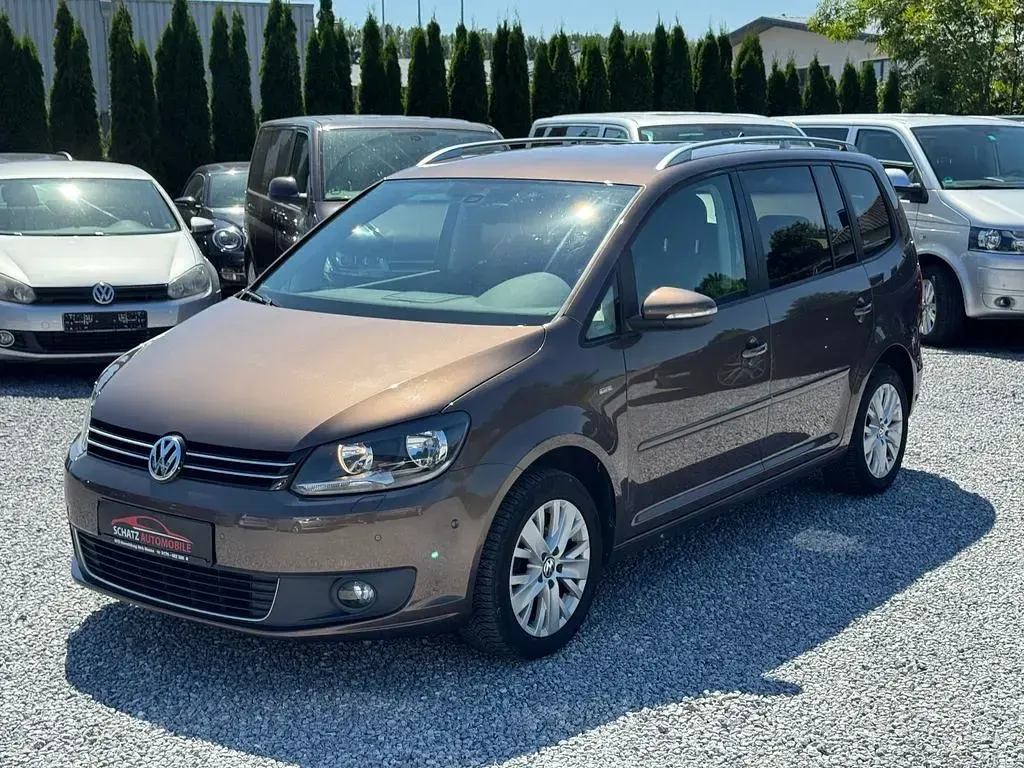 Gebraucht VW Touran Life 140 PS (102 kW) 2013 Braun Van / Kleinbus