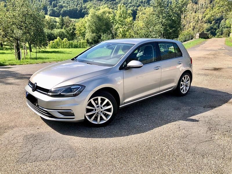 Silber Gebraucht 2017 VW Golf VII Highline Limousine | 12.850 € (Fairer Preis) - Bild 1/4