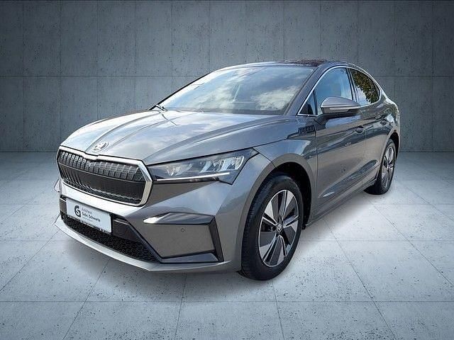 Grau Gebraucht 2024 Skoda Enyaq iV Loft SUV | 41.990 € - Bild 1/4
