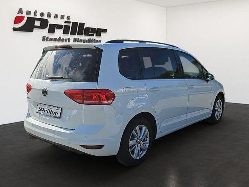 Gebraucht VW Touran Comfortline 150 PS (110 kW) 2021 Weiß Van / Kleinbus