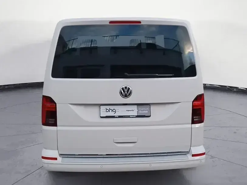 Second-hand VW Multivan Generation Six 204 CP (150 kW) 2022 Alb Monovolum