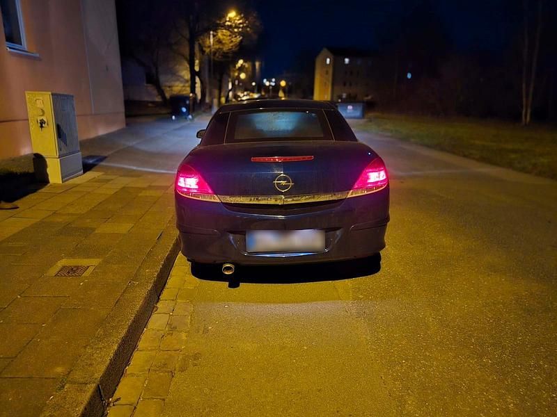 Gebraucht Opel Astra Cabriolet 140 PS (102 kW) 2007 Andere farben Cabrio