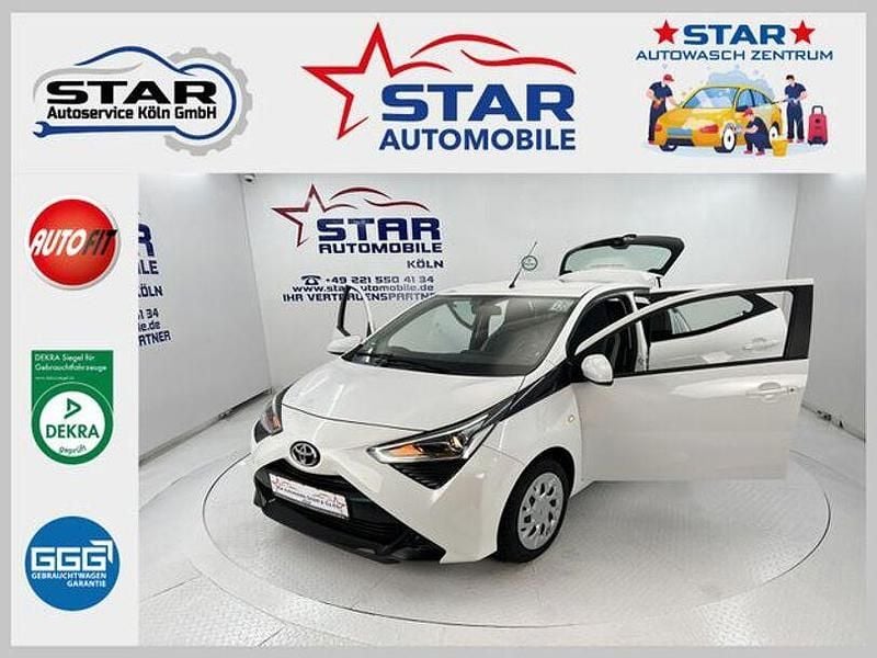 Weiß Gebraucht 2022 Toyota Aygo X-play Kleinwagen | 11.490 € (Guter Preis) - Bild 1/4