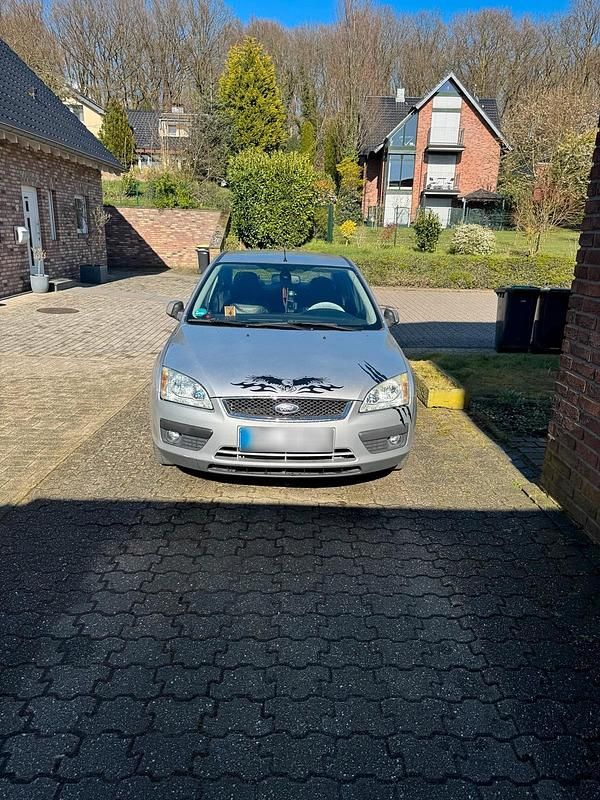 Gebraucht Ford Focus Ghia 101 PS (74 kW) 2006 Grau Limousine