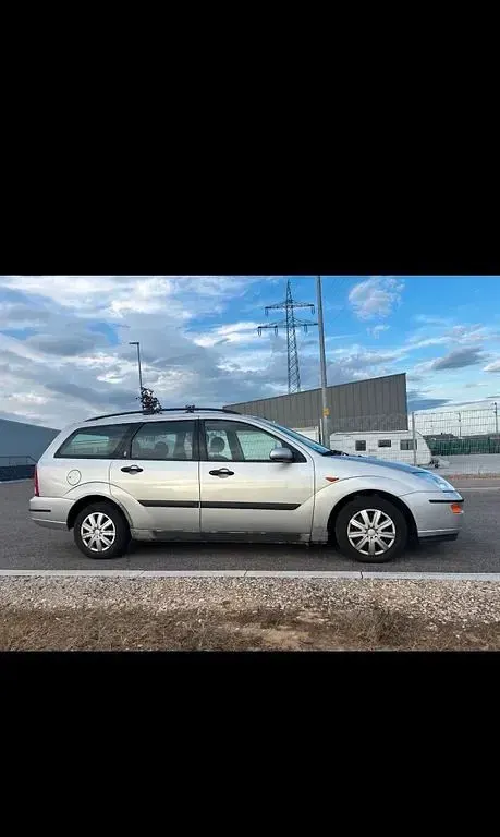 Gebraucht Ford Focus Ghia 101 PS (74 kW) 2000 Grau Limousine