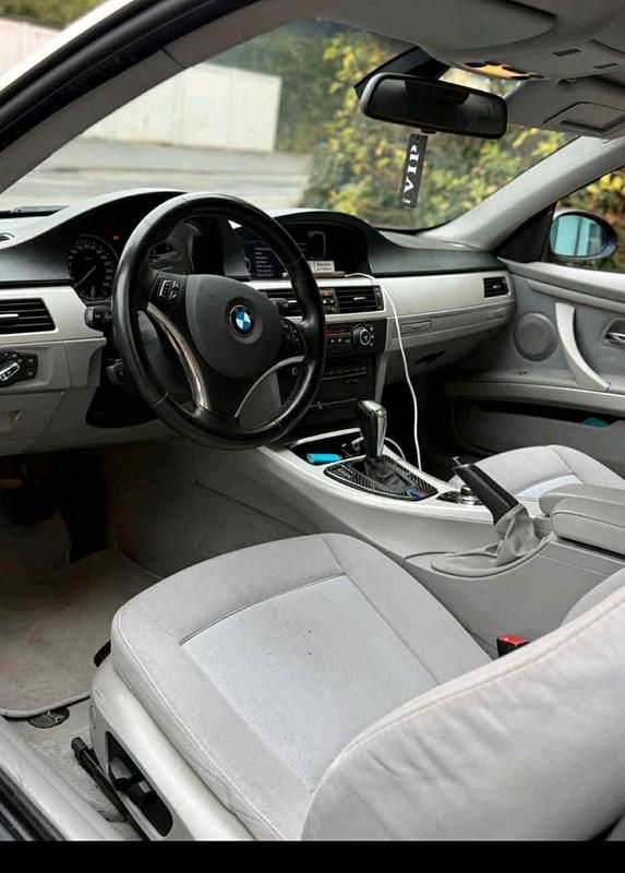 Gebraucht BMW 325 200 PS (147 kW) 2009 Blau Coupé