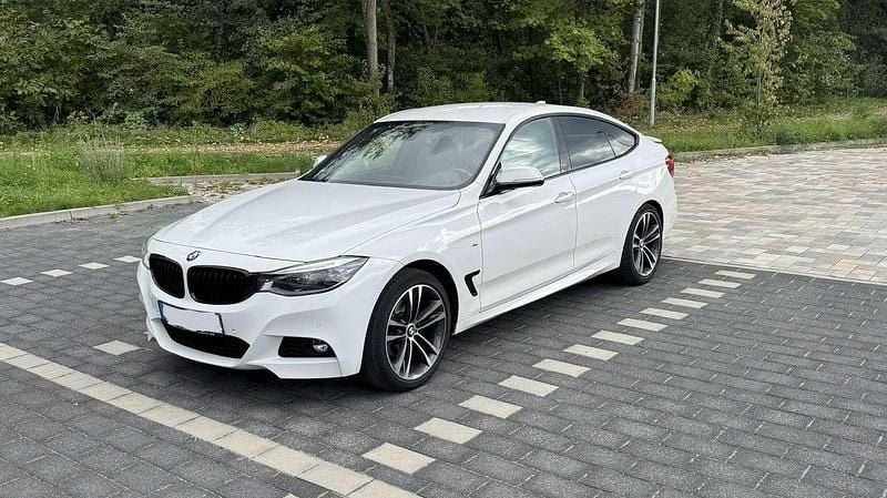 Weiß Gebraucht 2017 BMW 320 M Sport Kleinwagen | 17.999 € (Guter Preis) - Bild 1/4