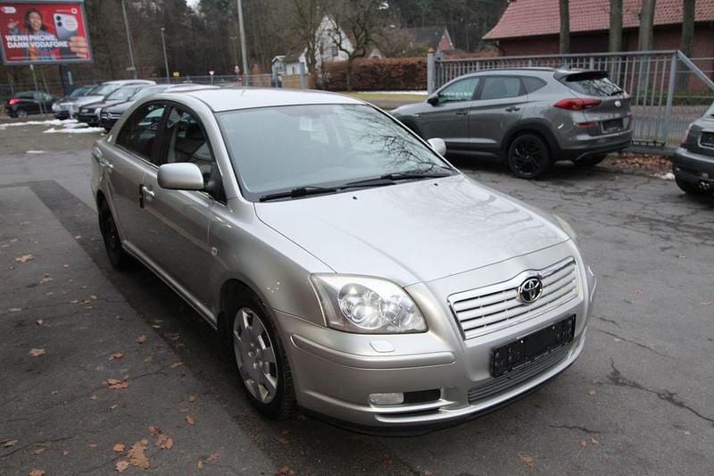 Gebraucht Toyota Avensis 129 PS (94 kW) 2003 Silver metallic (metallic) Kleinwagen