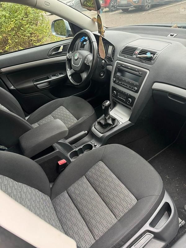 Gebraucht Skoda Octavia 140 PS (102 kW) 2013 Grau Kombi