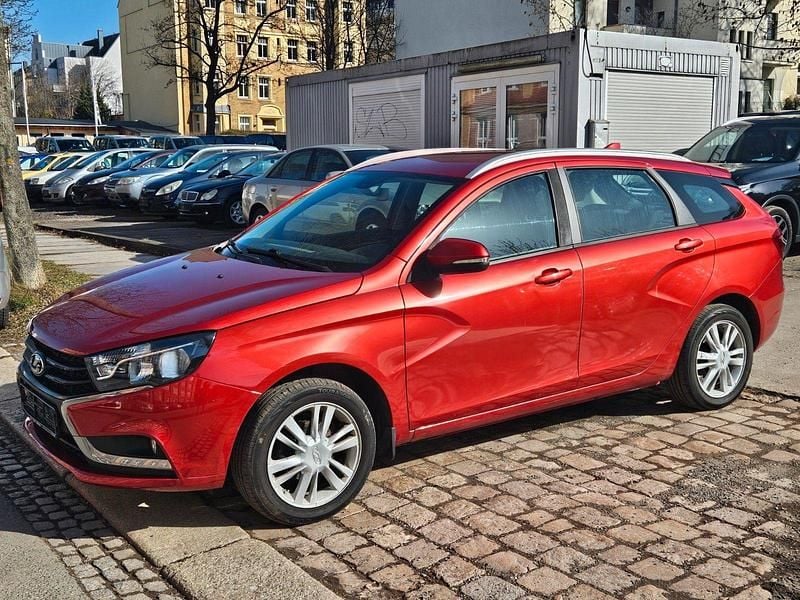 Gebraucht Lada Vesta 106 PS (77 kW) 2018 Orange Kombi