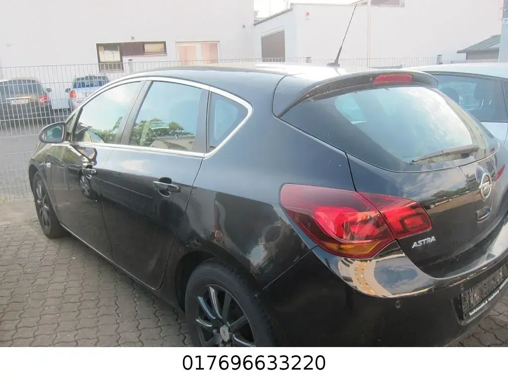 Gebraucht Opel Astra Sport 116 PS (85 kW) 2010 Schwarz Limousine
