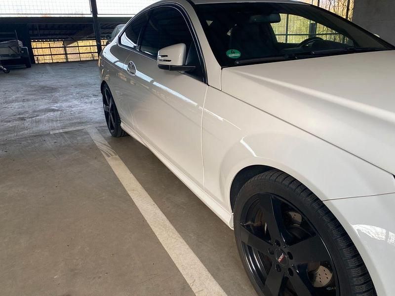 Gebraucht Mercedes C180 AMG line 156 PS (114 kW) 2014 Weiß Coupé