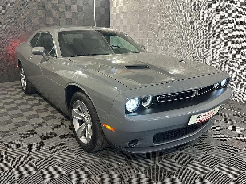 Grau Gebraucht 2018 Dodge Challenger SXT Coupé | 26.470 € (Guter Preis) - Bild 1/4