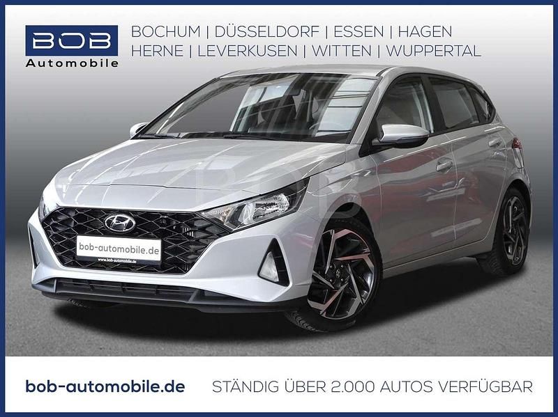 Sleek silver (silber) (silber) Gebraucht 2023 Hyundai i20 Trend Kleinwagen | 17.370 € (Fairer Preis) - Bild 1/3