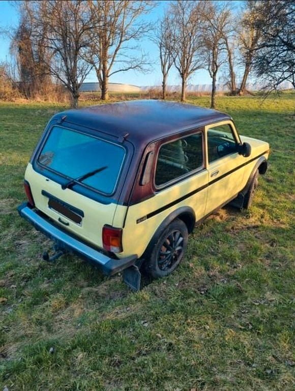 Gebraucht Lada niva 83 PS (61 kW) 2012 Gelb SUV