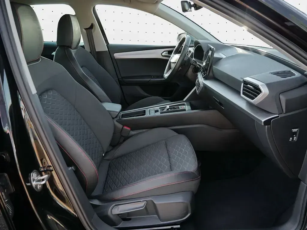 Używany Seat Leon CONNECT 150 KM (110 kW) 2023 Czarny Kombi