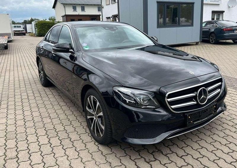 Gebraucht Mercedes E300 211 PS (155 kW) 2020 Obsidianschwarz  metalliclack Limousine