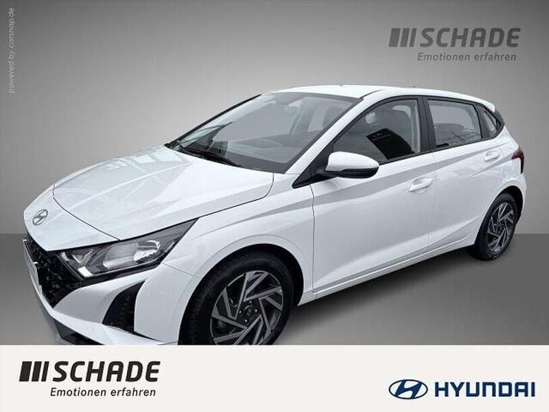 Weiß Gebraucht 2024 Hyundai i20 Trend Limousine | 16.950 € (Fairer Preis) - Bild 1/4