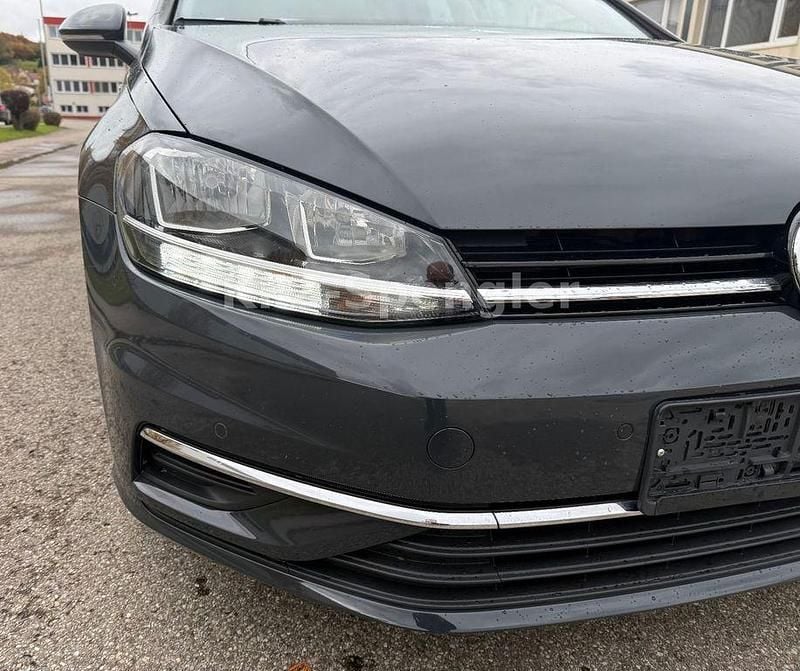 Gebraucht VW Golf VII Comfortline 116 PS (85 kW) 2019 Grau Limousine