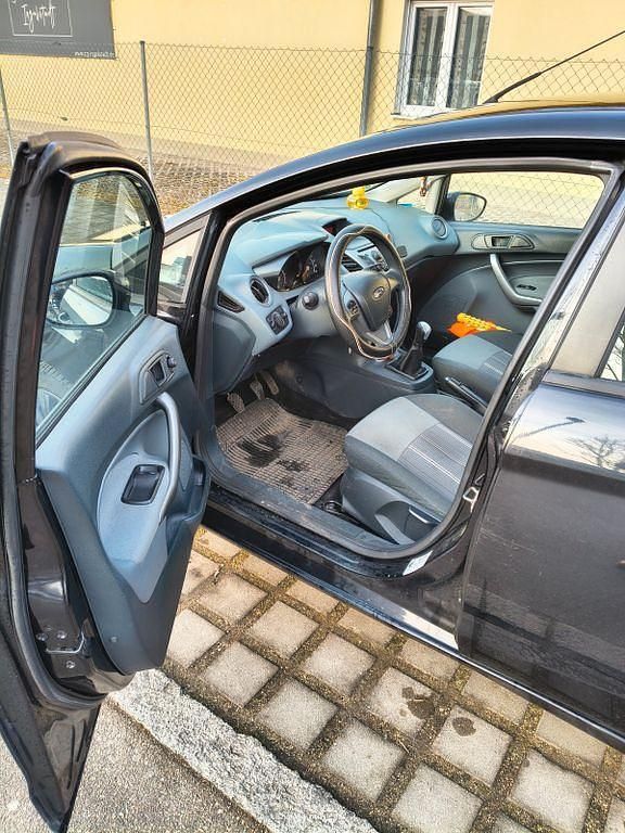 Gebraucht Ford Fiesta Ambiente 82 PS (60 kW) 2010 Schwarz Kleinwagen