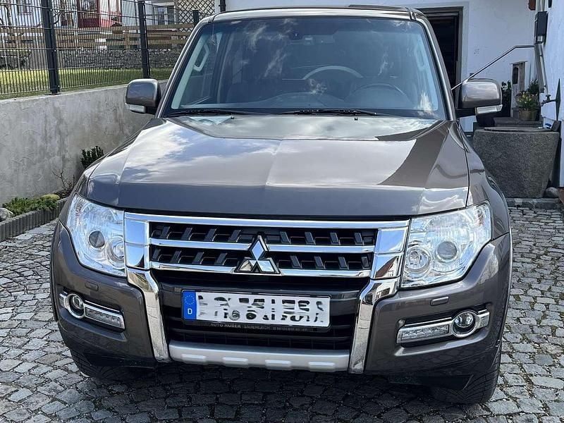 Gebraucht Mitsubishi Pajero Plus 190 PS (139 kW) 2016 Braun SUV