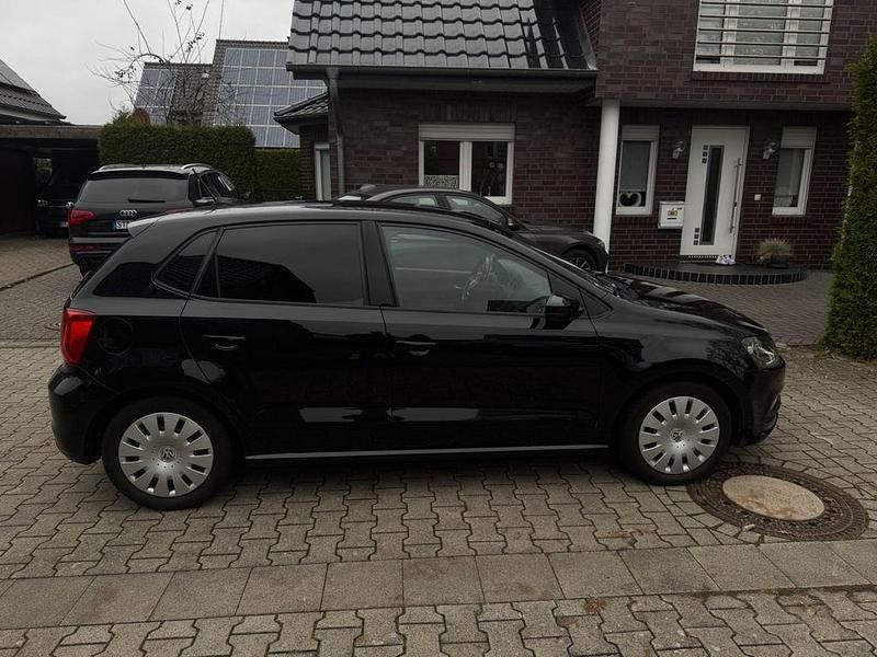 Gebraucht VW Polo Allstar 75 PS (55 kW) 2015 Schwarz Limousine