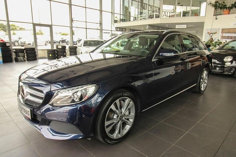 Blau Gebraucht 2018 Mercedes C350e Avantgarde Limousine | 23.499 € (Fairer Preis) - Bild 1/4